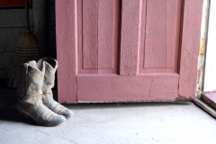 boots_in_door